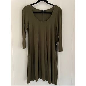 Army green 3/4 sleeve flare out dress, M